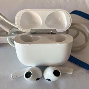 AirPods (3rd Generation) w/ Light Charging Case